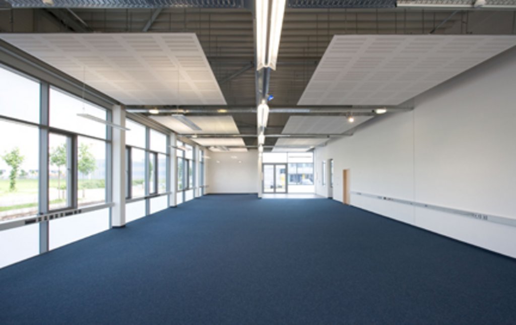 Europaallee 24, Innenraum – Die konstruktive Einfacheit begünstigt die flexible Nutzung durch mehrere Betriebe