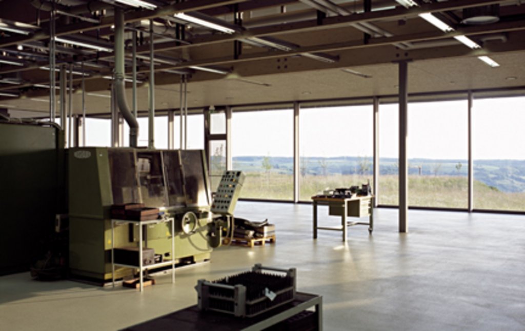 Durch das Panoramafenster haben alle Produktionsstätten einen Ausblick in die Weite