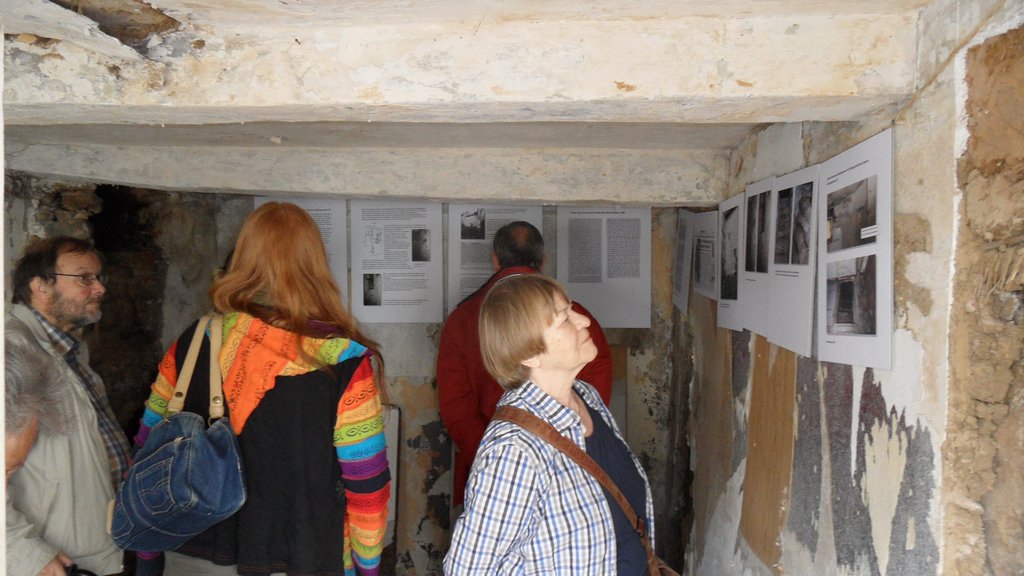 Besucher der temporären  Ausstellung zum Haus der Kleinen Leute am Tag der offenen Tür