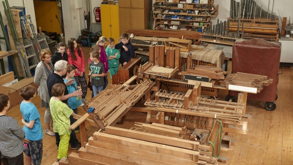 Schüler des Lyonel-Feininger-Gymnasiums Buttelstedt zu Besuch in der Orgelwerkstatt Großolbersdorf
