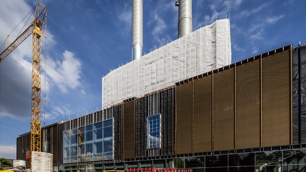 Kraftwerk Anbringen der Fassade, München 2014