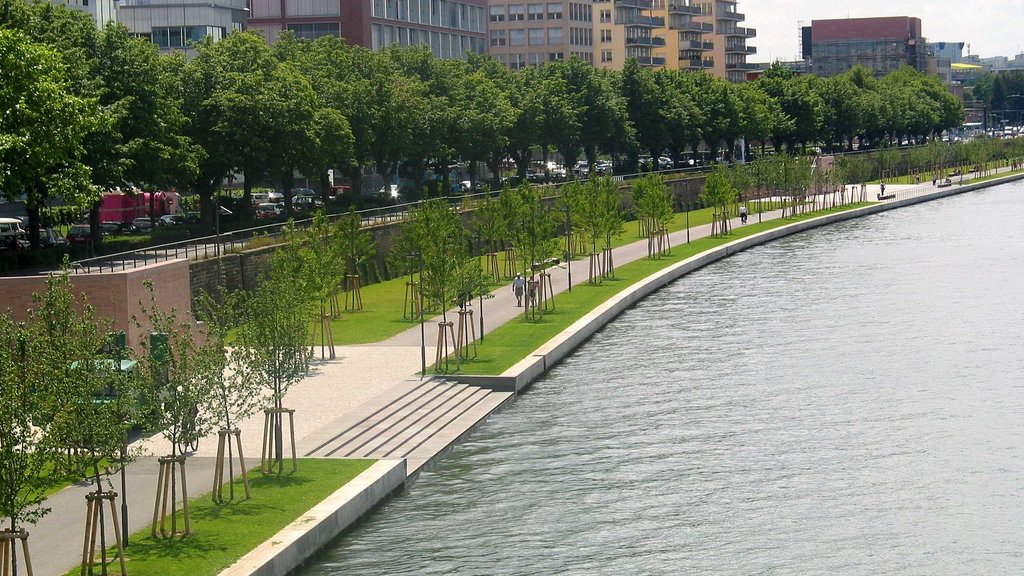 Mit Unterstützung der Allianz Umweltstiftung vollendet: der Frankfurter Mainuferpark.