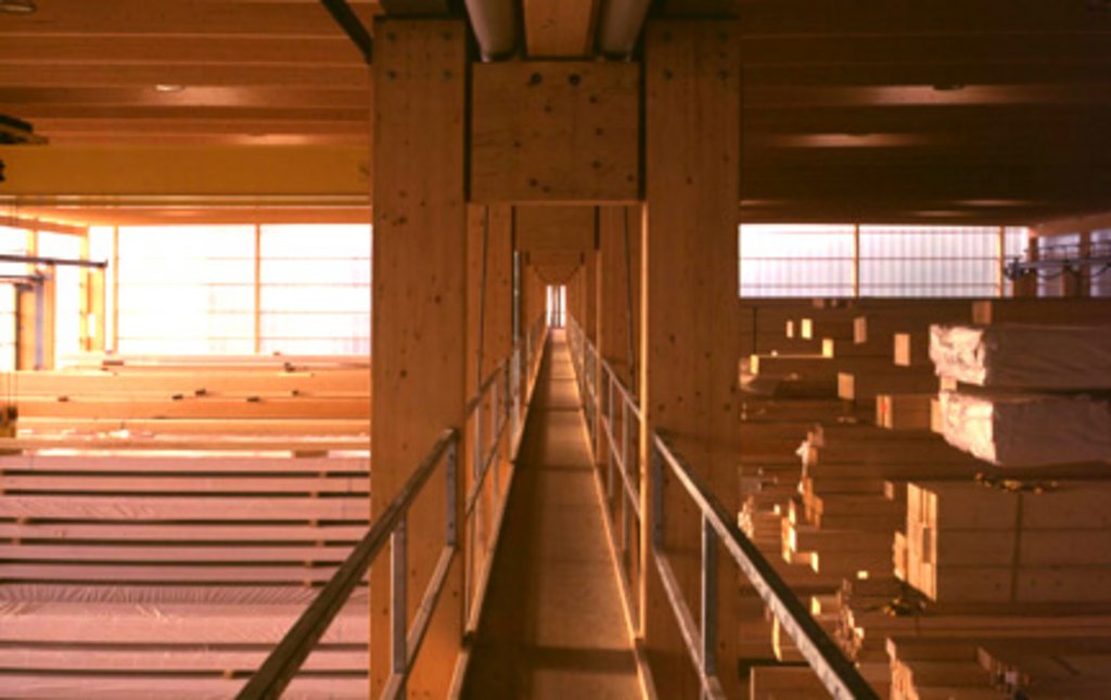 Mit einfachen Mitteln wird das Gebäude dem Anspruch eines führenden Holzbauunternehmens gerecht